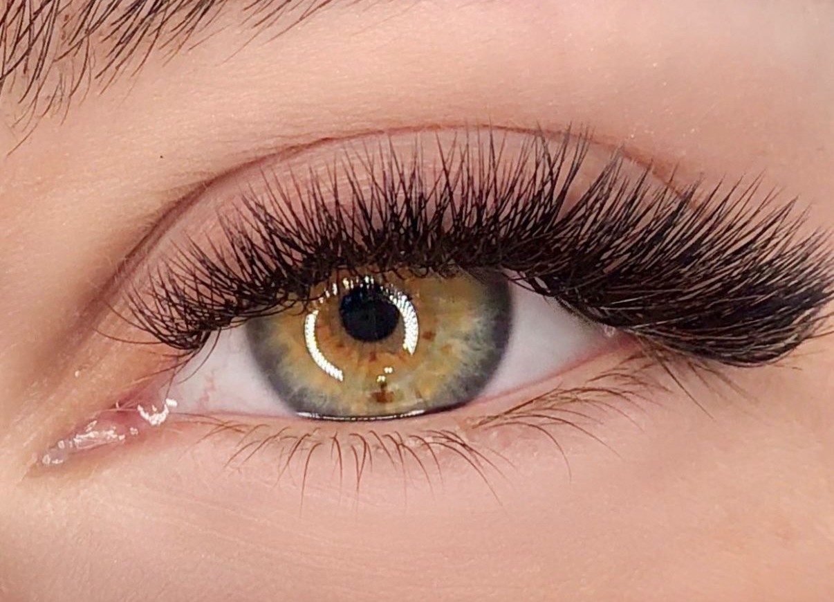 Klassische Wimpernverlängerung in Panketal
